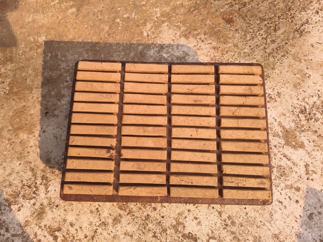 Organic Cow Dung Cakes (Gomaya Upla) - (100 pcs in one packet) - Image 3