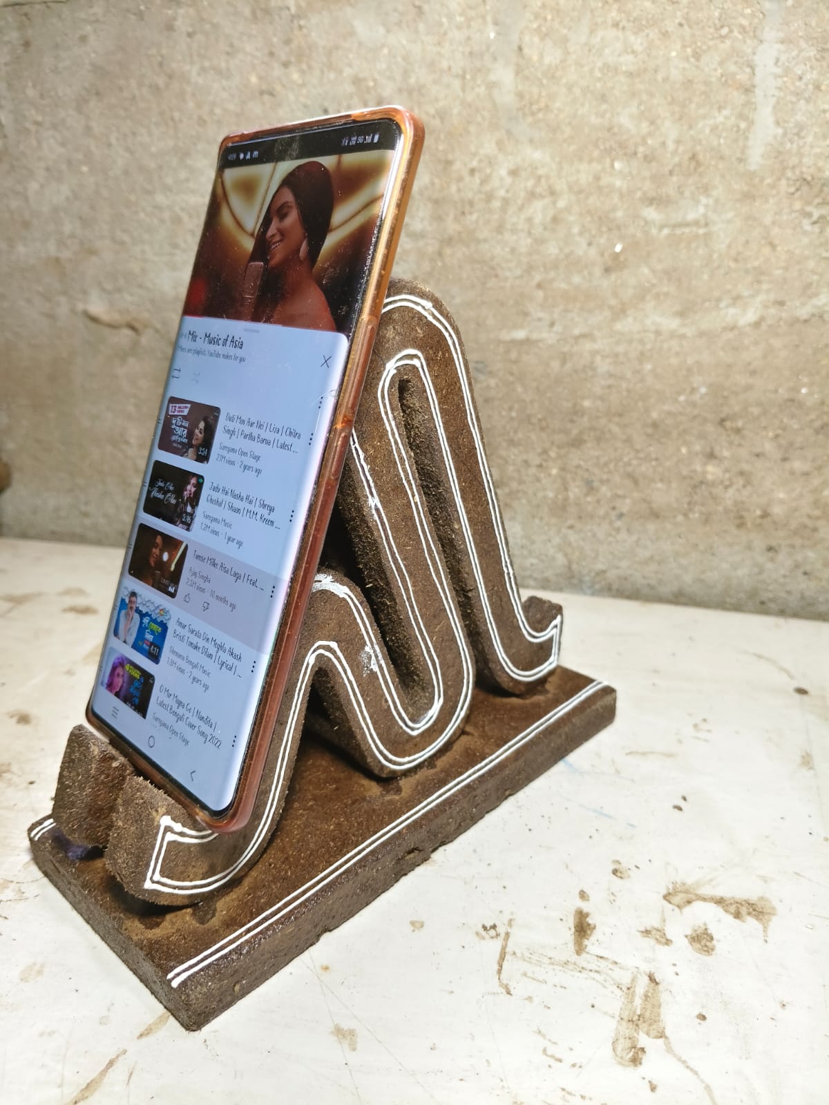 Organic Cow Dung Mobile & Pen Stand