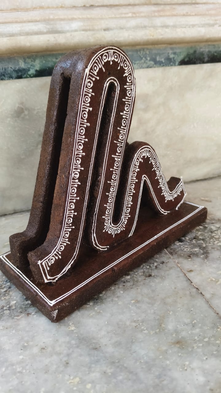 Organic Cow Dung Mobile & Pen Stand - Image 3